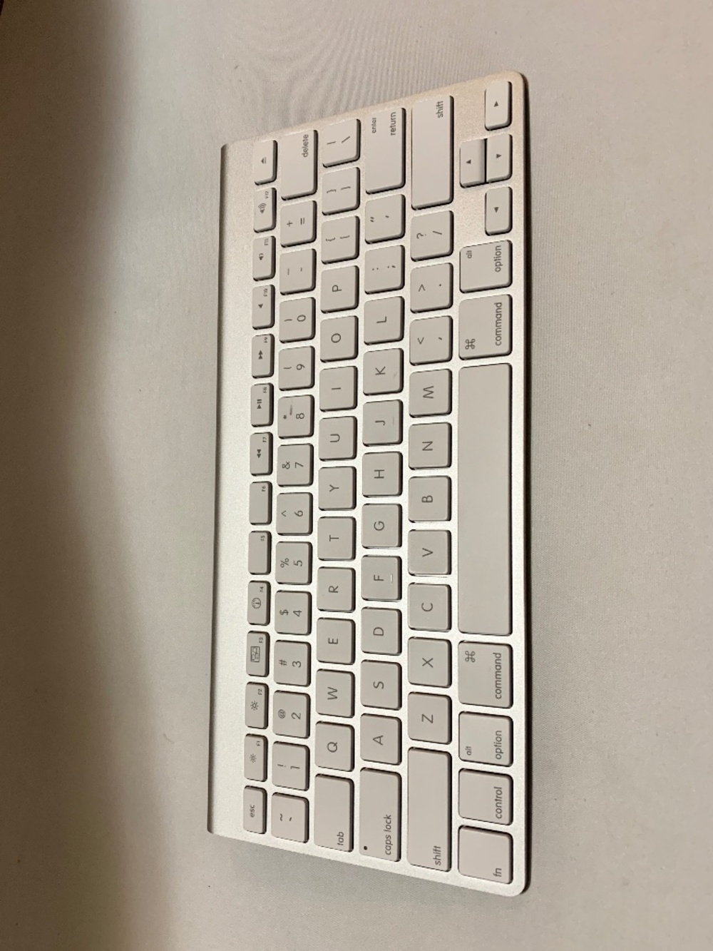 Genuine Apple A1314 Bluetooth Wireless Keyboard - Tested Full Working Condition